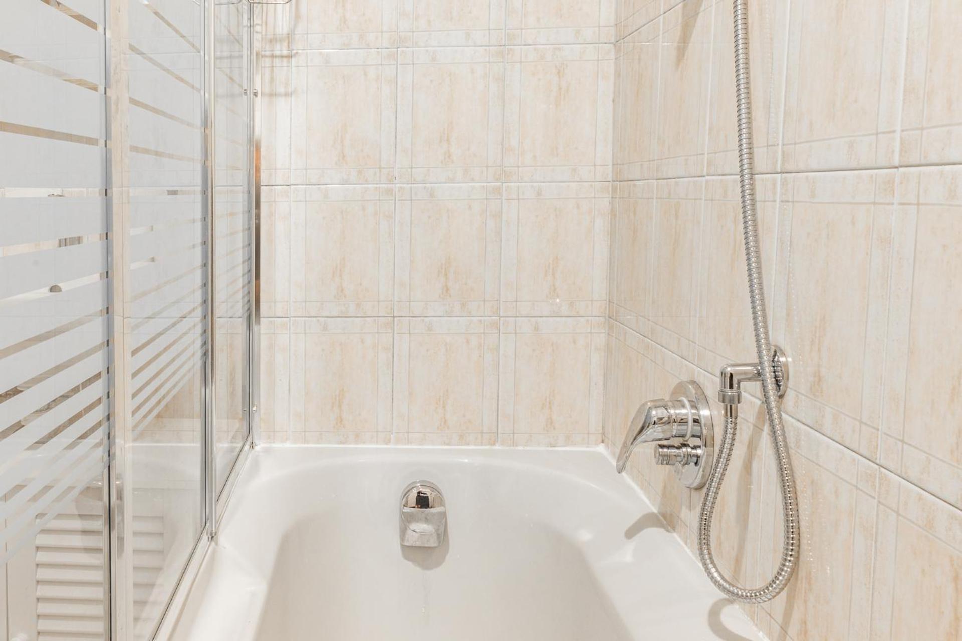 Free Parking - 5 Min By Walk From City Center Como Eksteriør billede